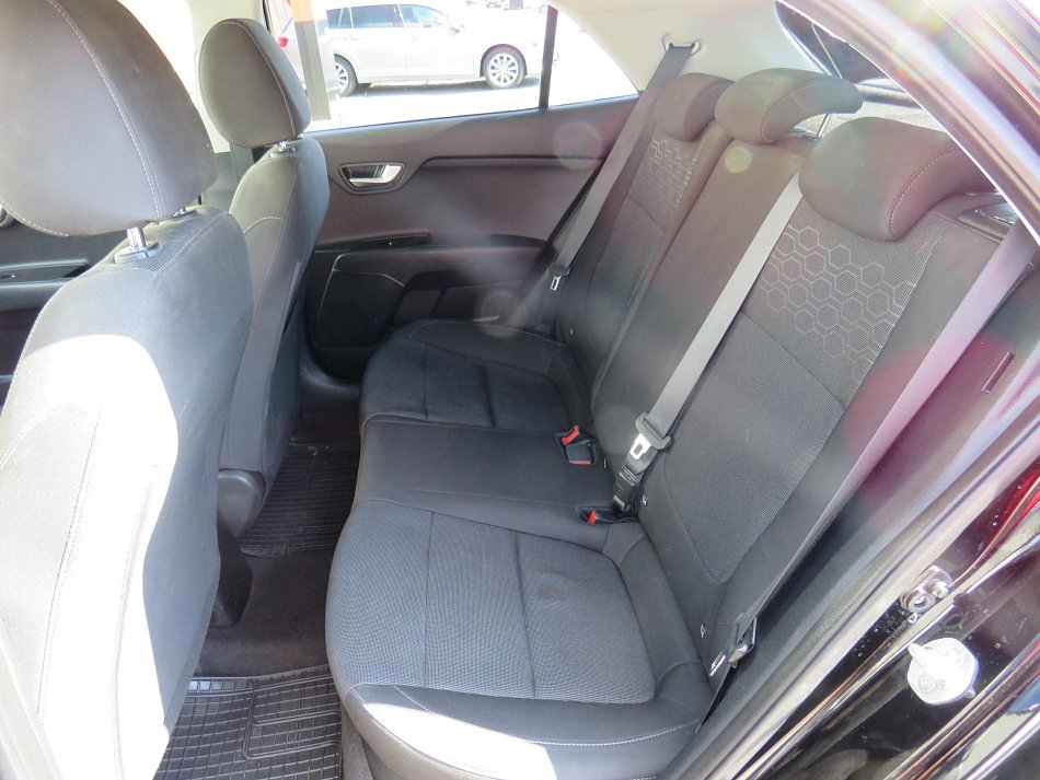 Kia Rio 1.4i 
