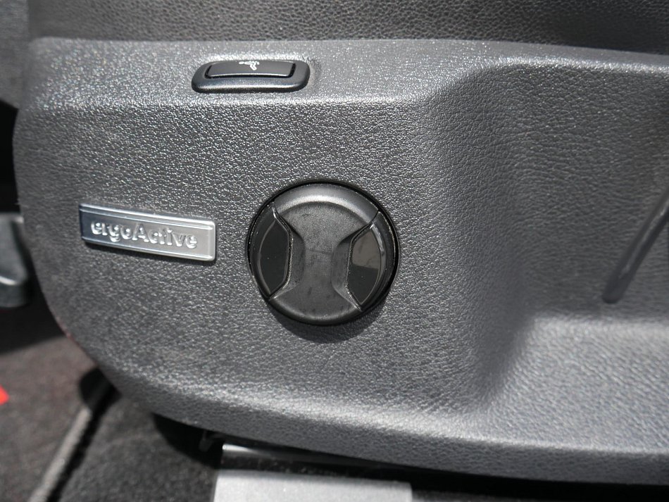 Volkswagen Golf 2.0 TDi 