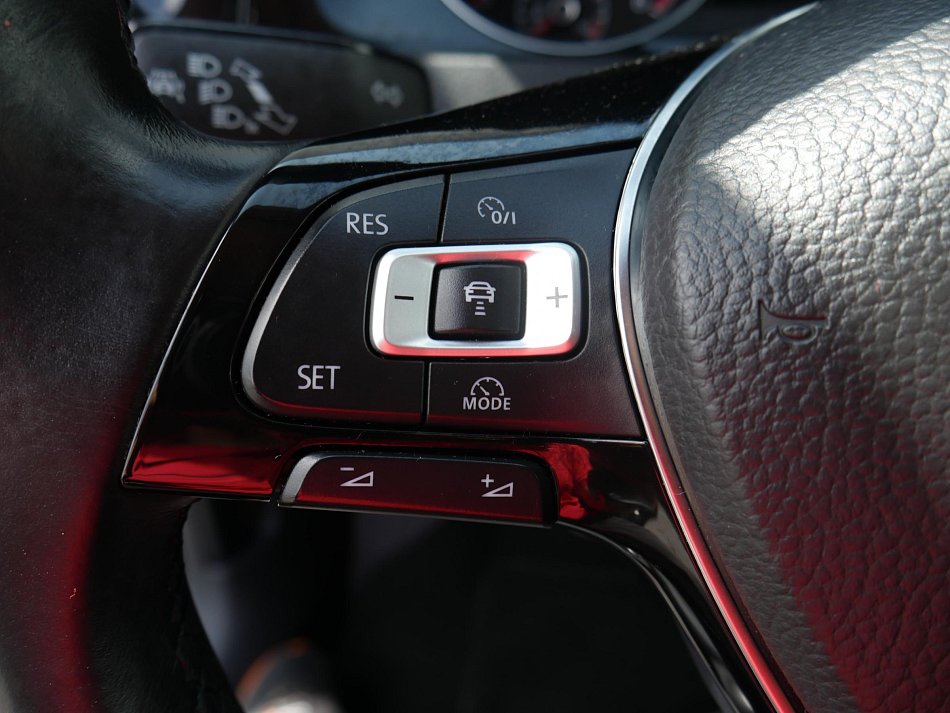 Volkswagen Golf 2.0 TDi 