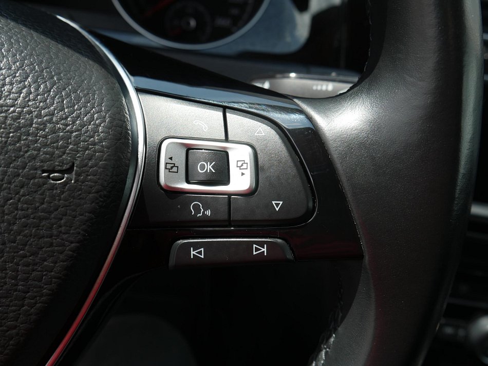 Volkswagen Golf 2.0 TDi 