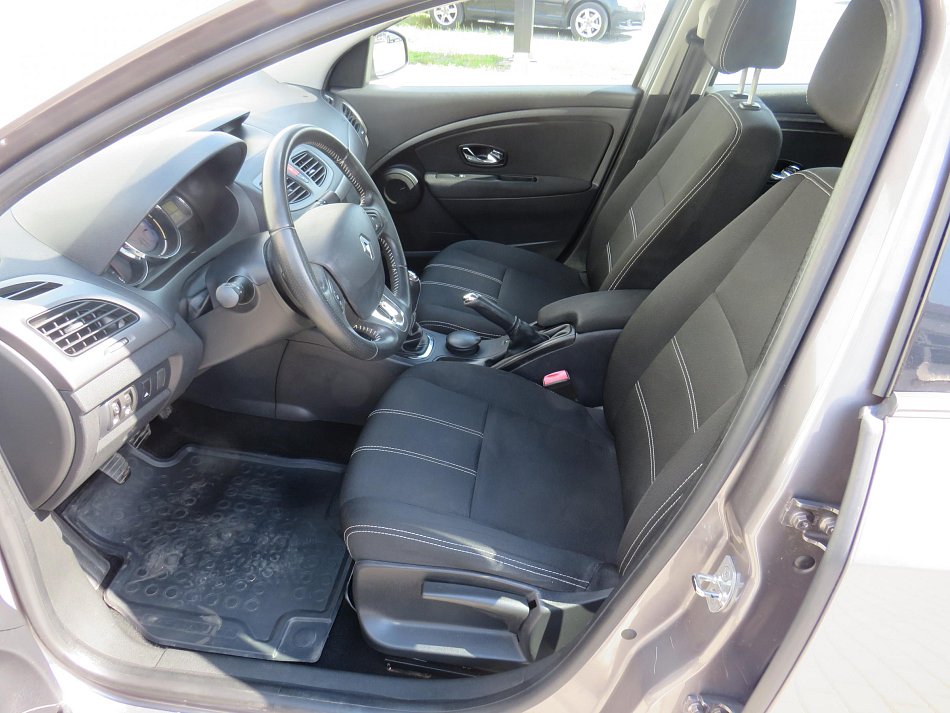 Renault Fluence 1.6i 