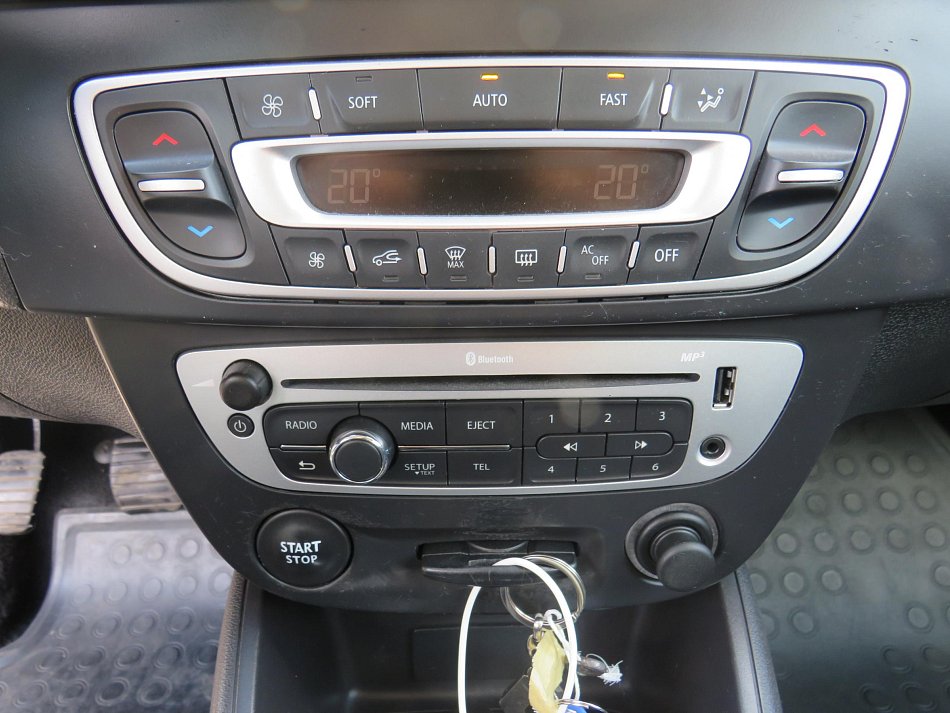 Renault Fluence 1.6i 