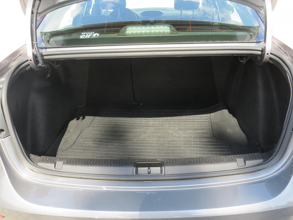 Renault Fluence 1.6i 