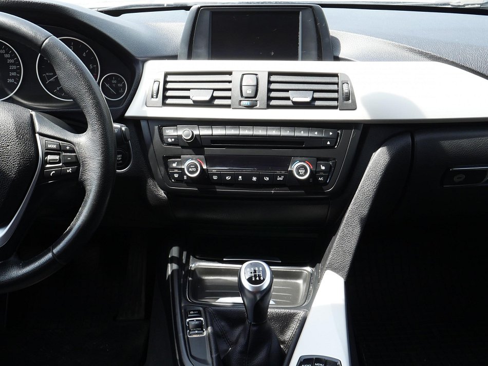 BMW Řada 3 2.0D  318d xDrive