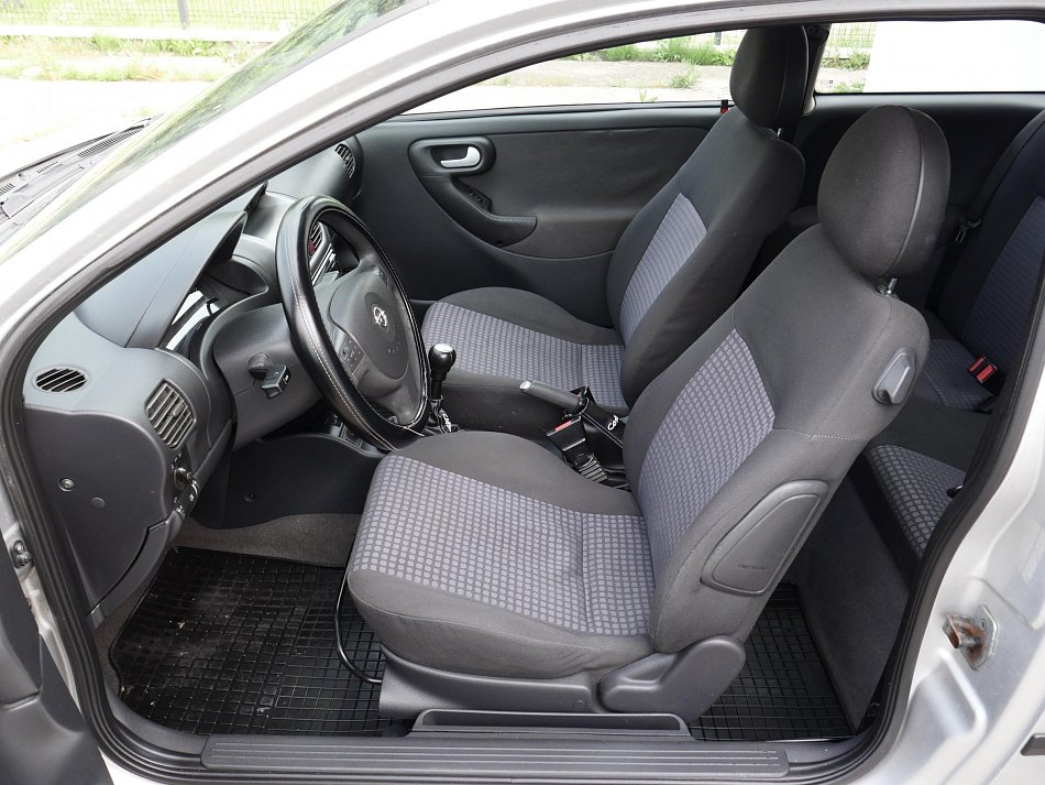 Opel Corsa 1.0i 