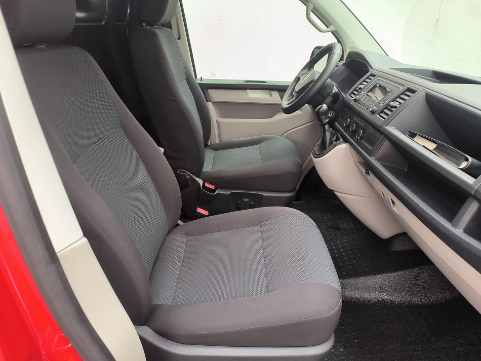 Volkswagen Transporter 2.0TDi  L2H1
