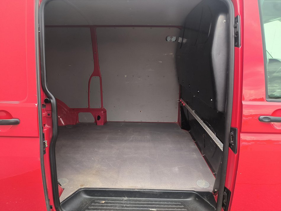 Volkswagen Transporter 2.0TDi  L2H1
