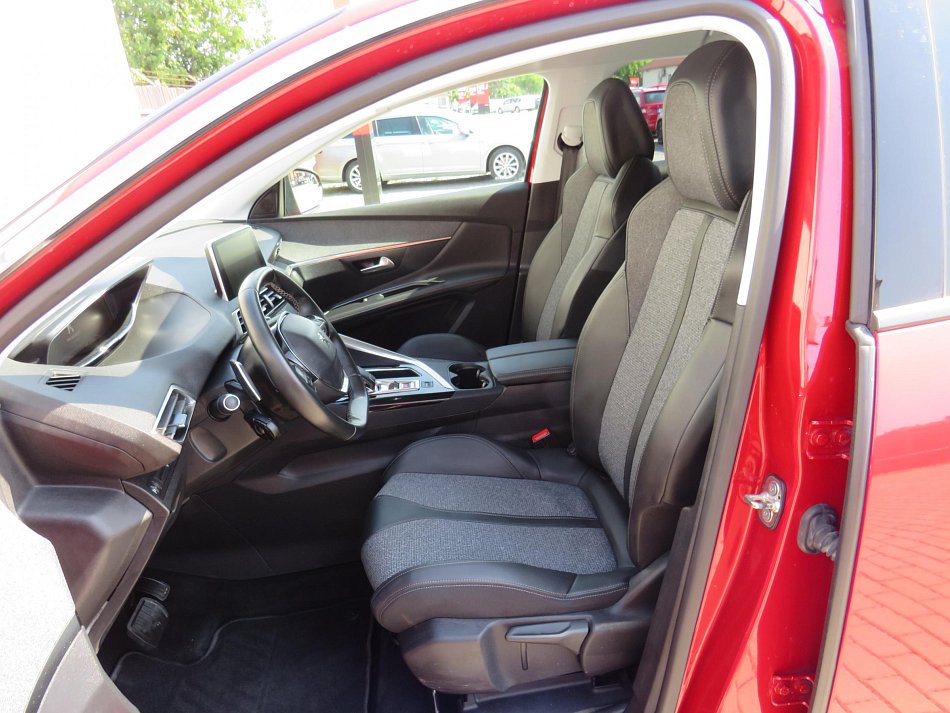 Peugeot 3008 1.2PT Allure
