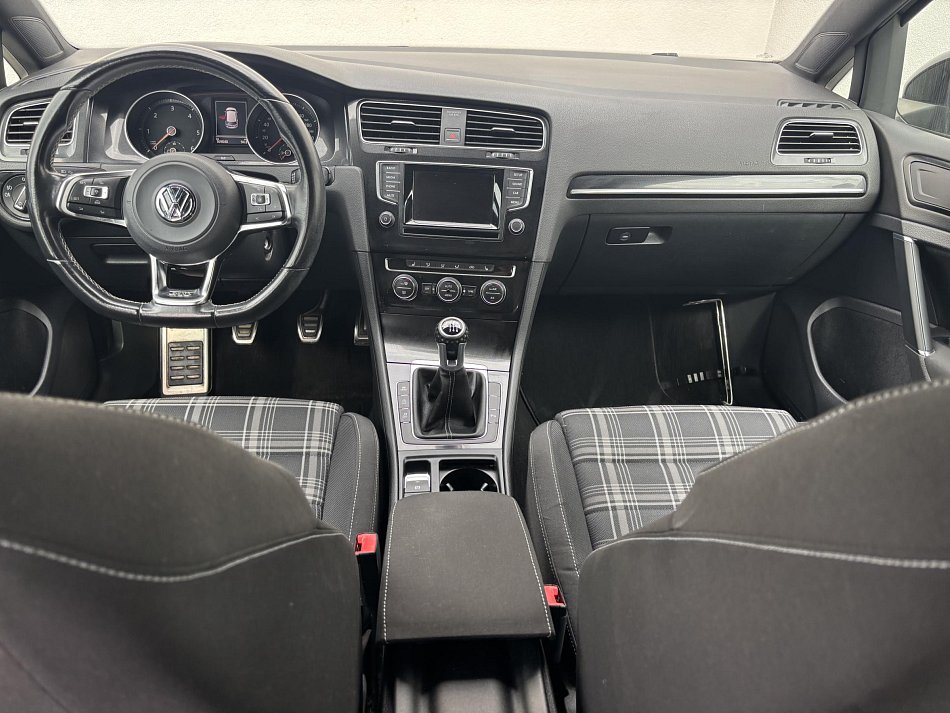Volkswagen Golf 2.0 TDi GTD
