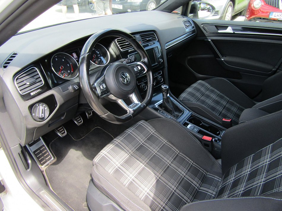 Volkswagen Golf 2.0 TDi 