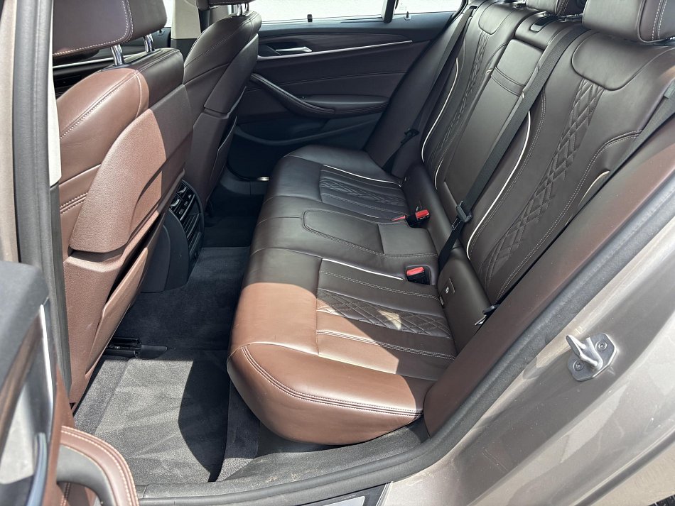 BMW Řada 5 3.0 D LuxuryLine 540d xDrive