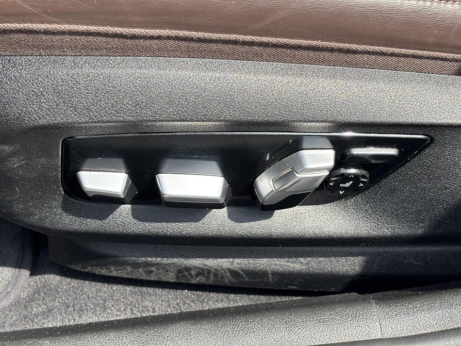 BMW Řada 5 3.0 D LuxuryLine 540d xDrive