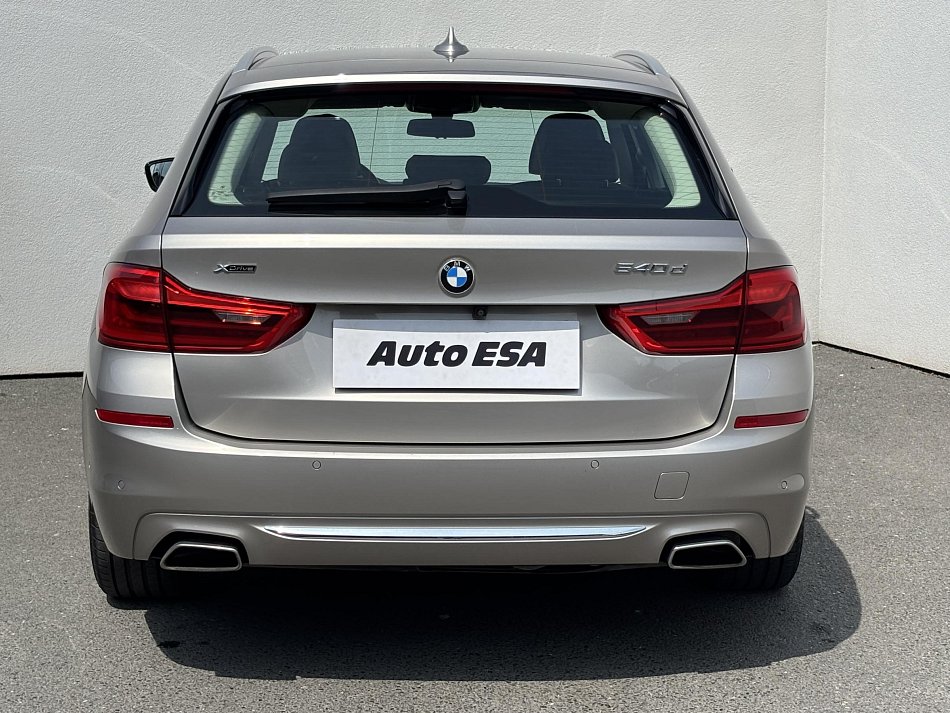 BMW Řada 5 3.0 D LuxuryLine 540d xDrive