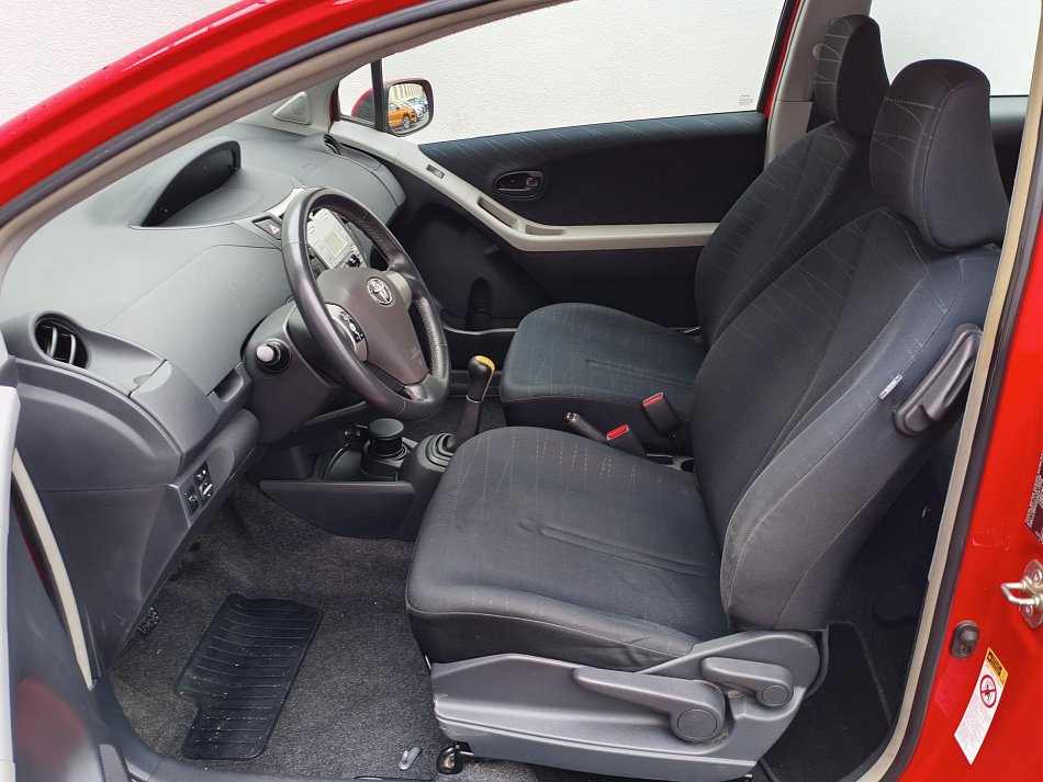 Toyota Yaris 1.3i Sol