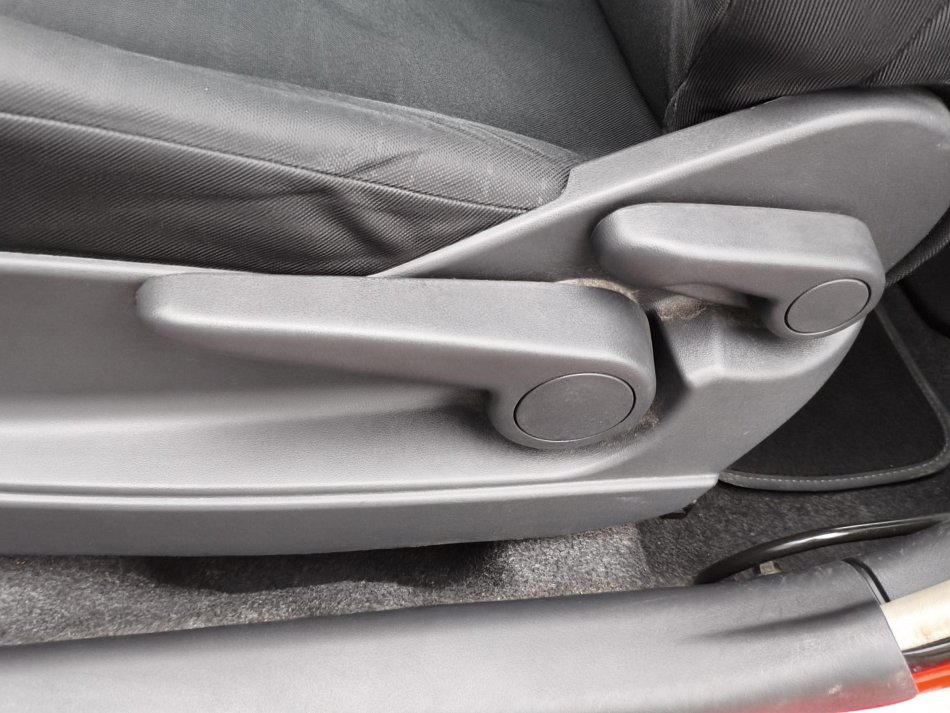 Toyota Yaris 1.3i Sol