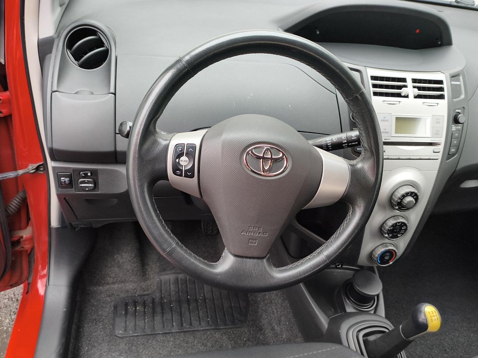 Toyota Yaris 1.3i Sol