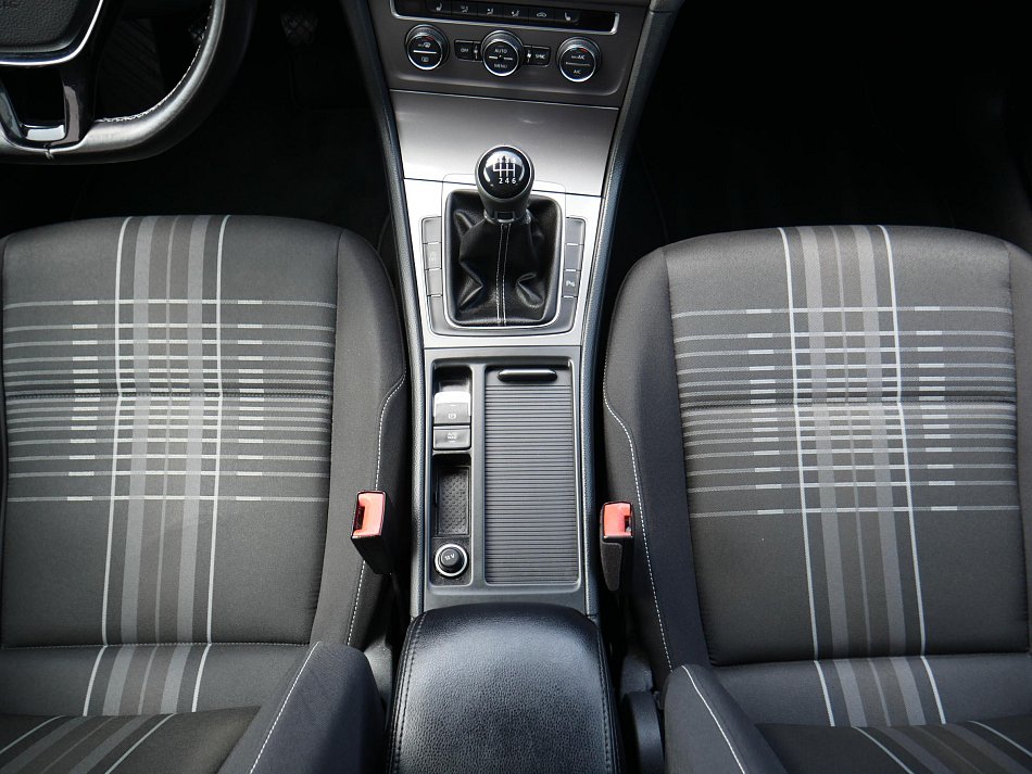 Volkswagen Golf 2.0 TDi 