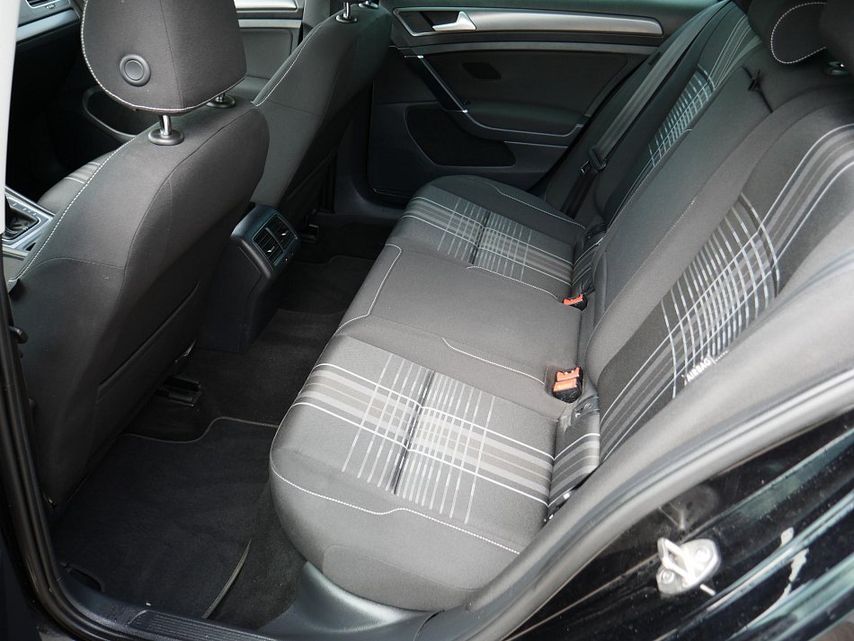 Volkswagen Golf 2.0 TDi 