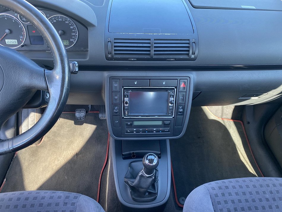 Volkswagen Sharan 1.8T 