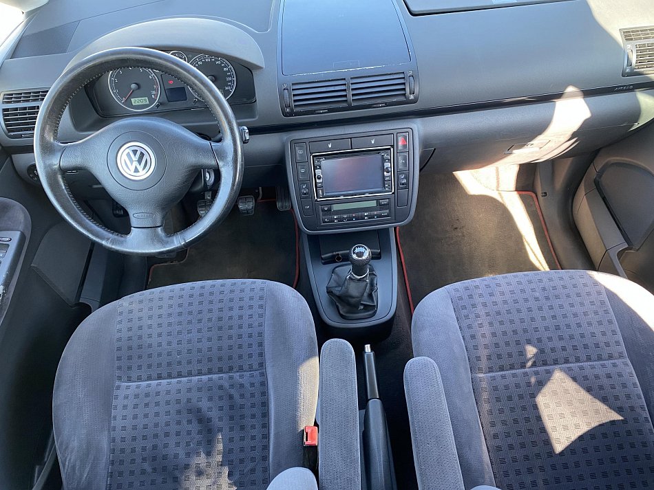Volkswagen Sharan 1.8T 