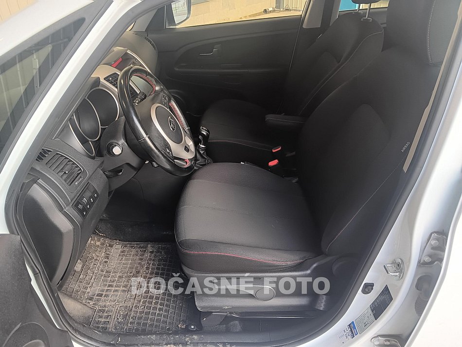 Kia Venga 1.6i 