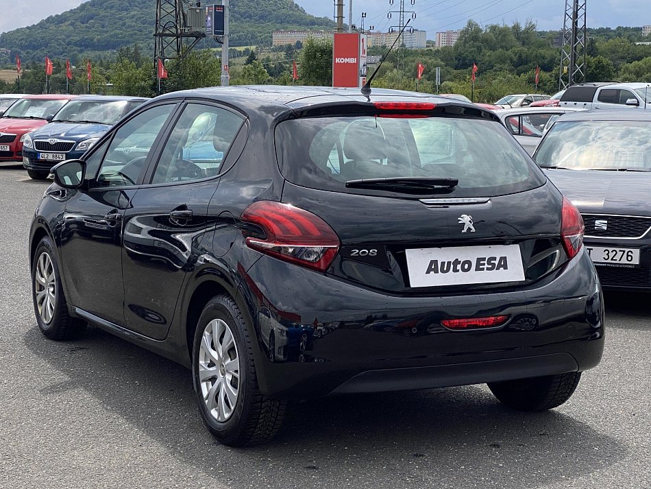Peugeot 208 1.4i 