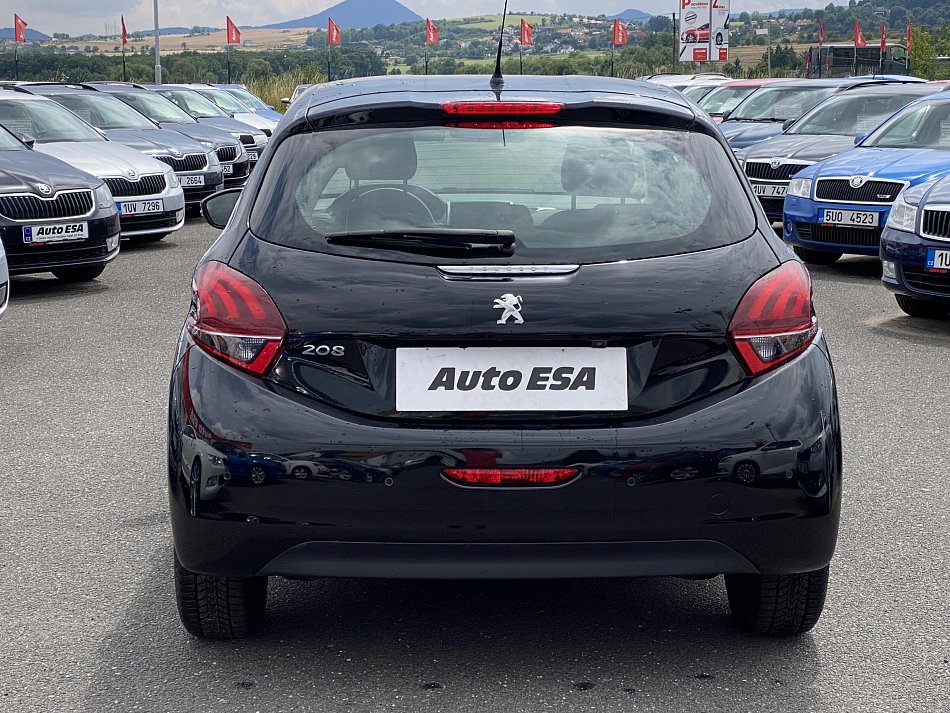 Peugeot 208 1.4i 