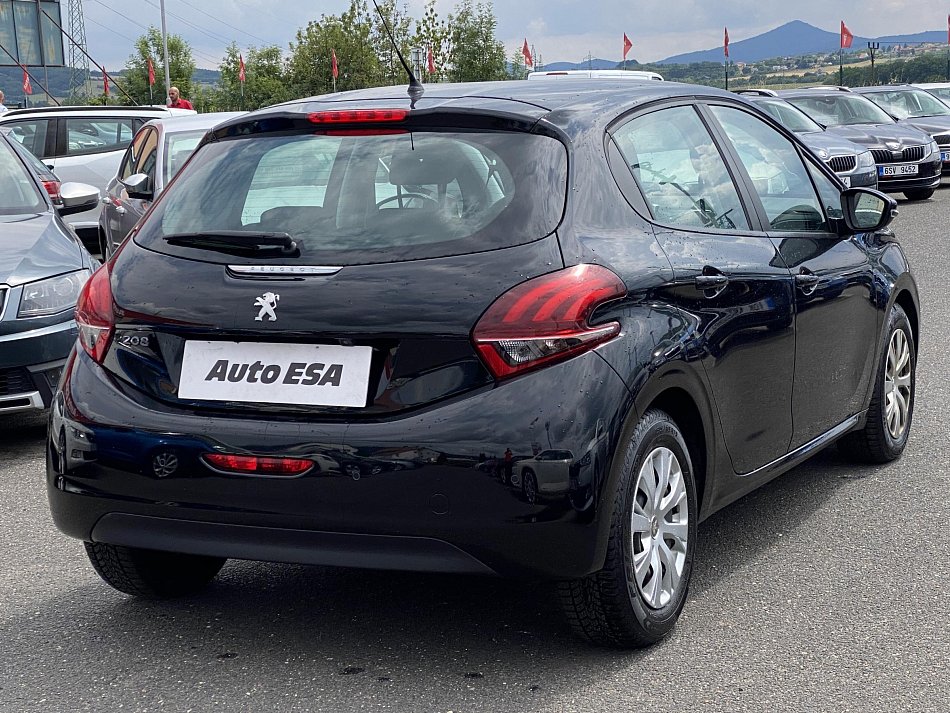 Peugeot 208 1.4i 