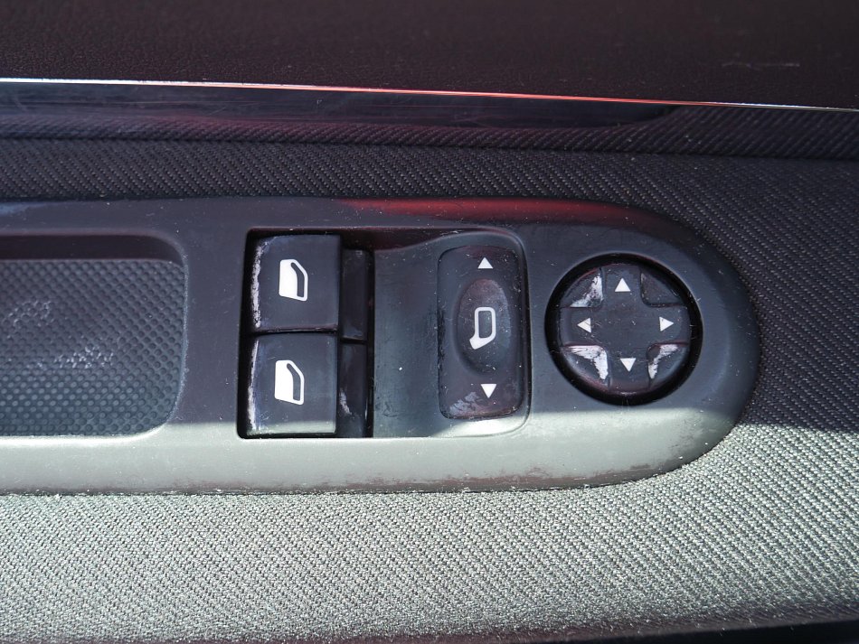 Peugeot 3008 1.6 i 