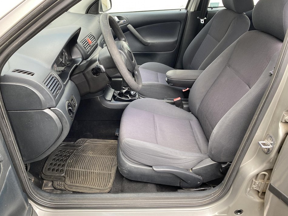Škoda Octavia 1.6 i Tour