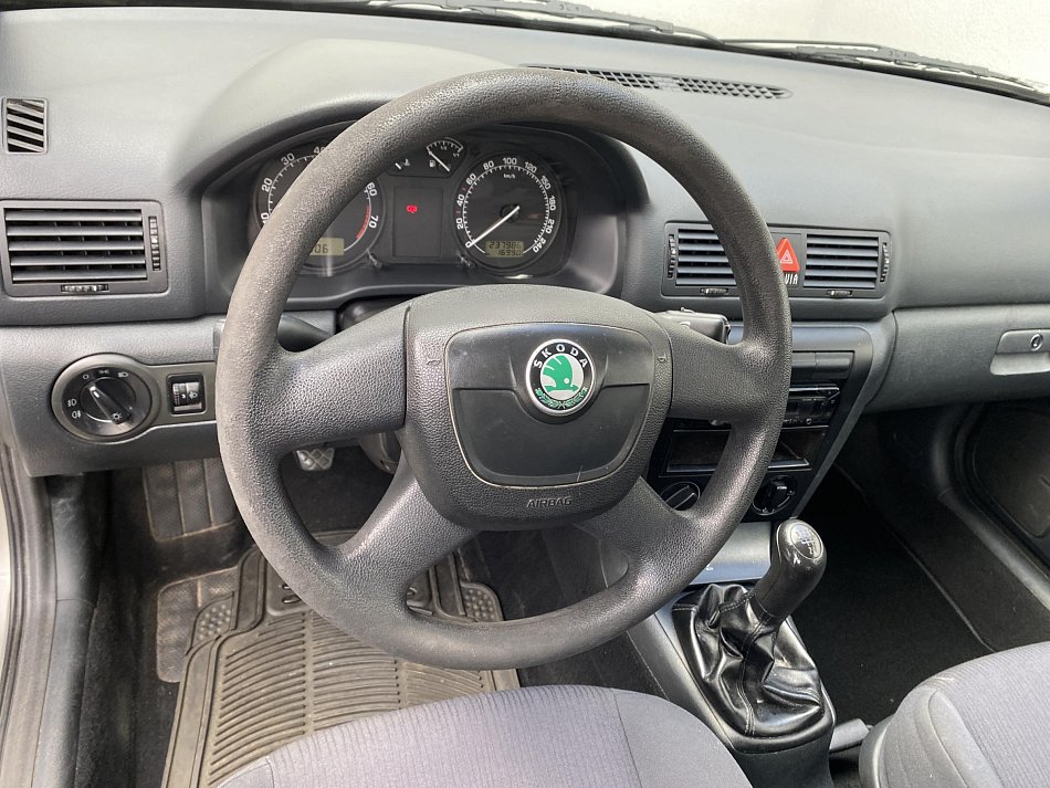 Škoda Octavia 1.6 i Tour