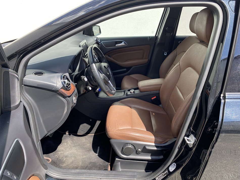 Mercedes-Benz Třída B 1.6T  B200