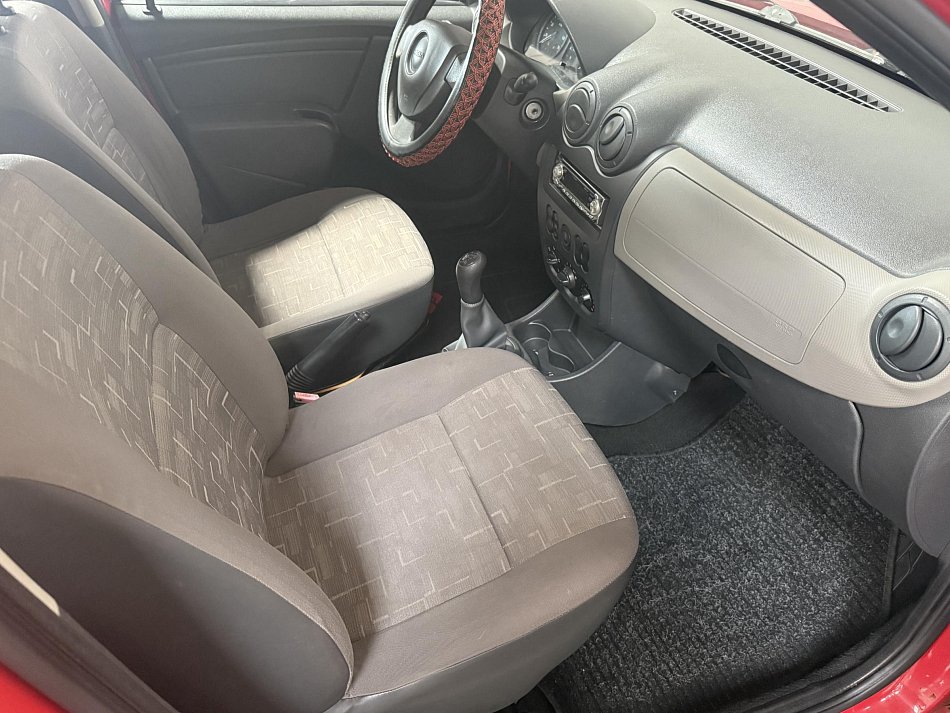 Dacia Sandero 1.4i 