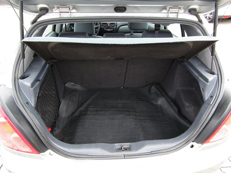 Nissan Almera 1.5 16V 