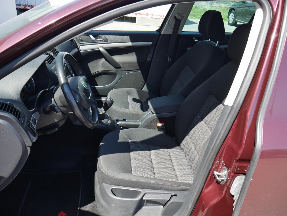 Škoda Octavia II 1.6 TDi Elegance