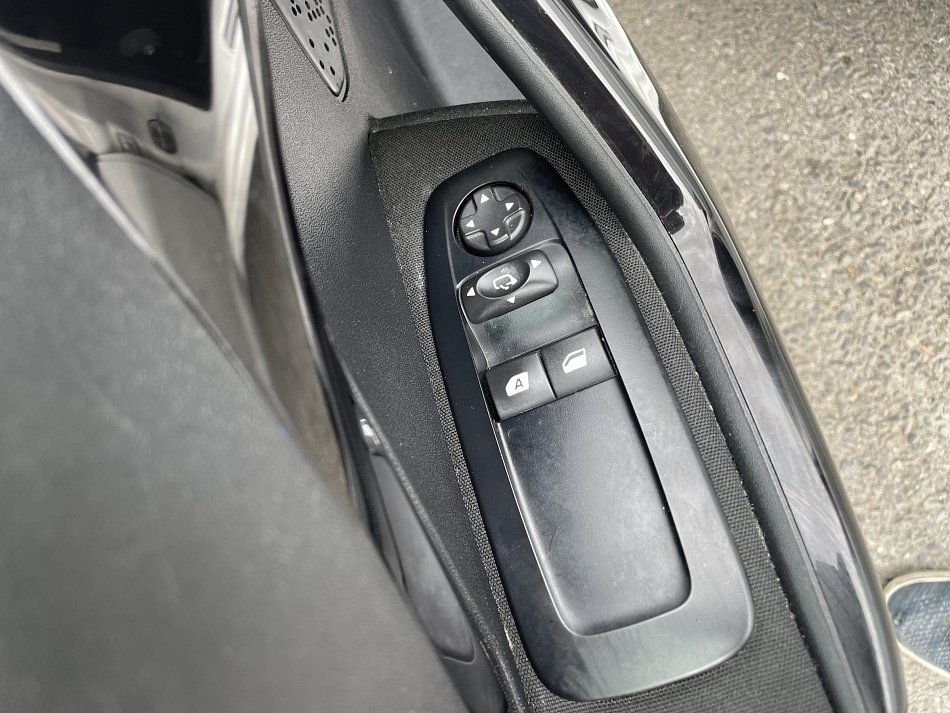 Peugeot 208 1.2i Style