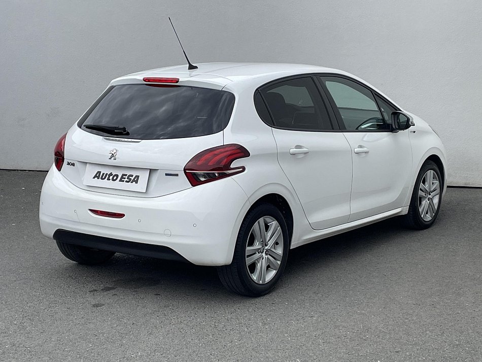 Peugeot 208 1.2i Style