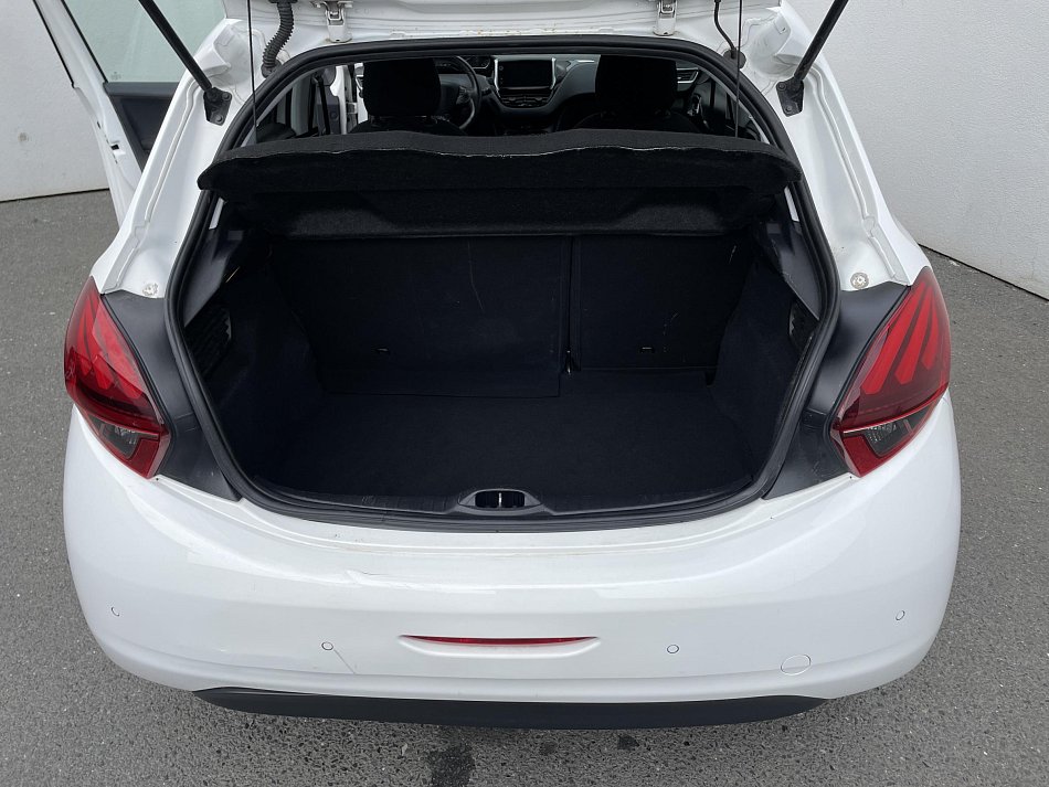 Peugeot 208 1.2i Style
