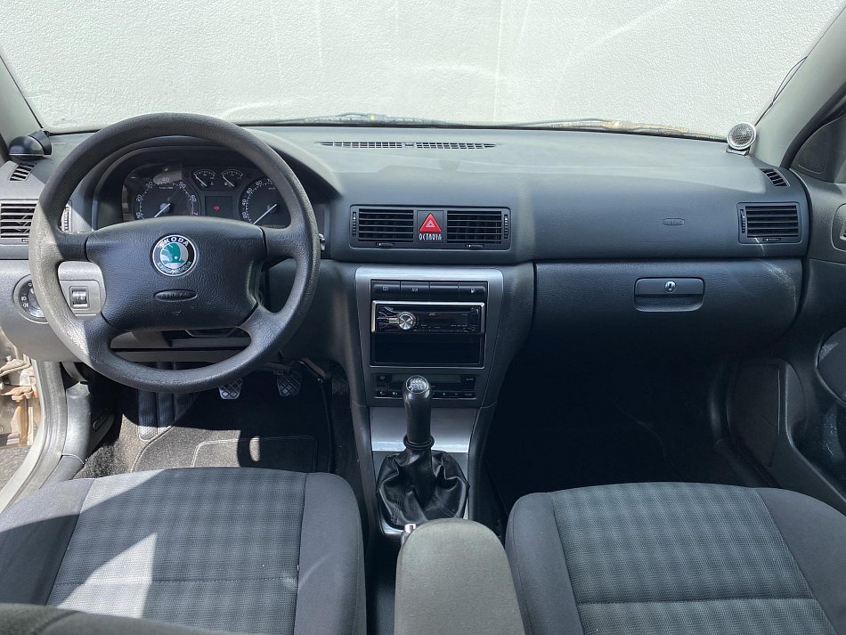 Škoda Octavia 1.6 16V Tour