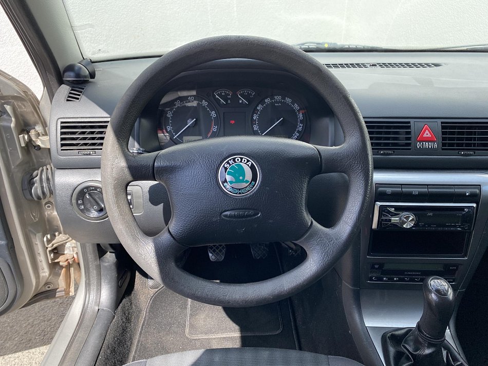 Škoda Octavia 1.6 16V Tour