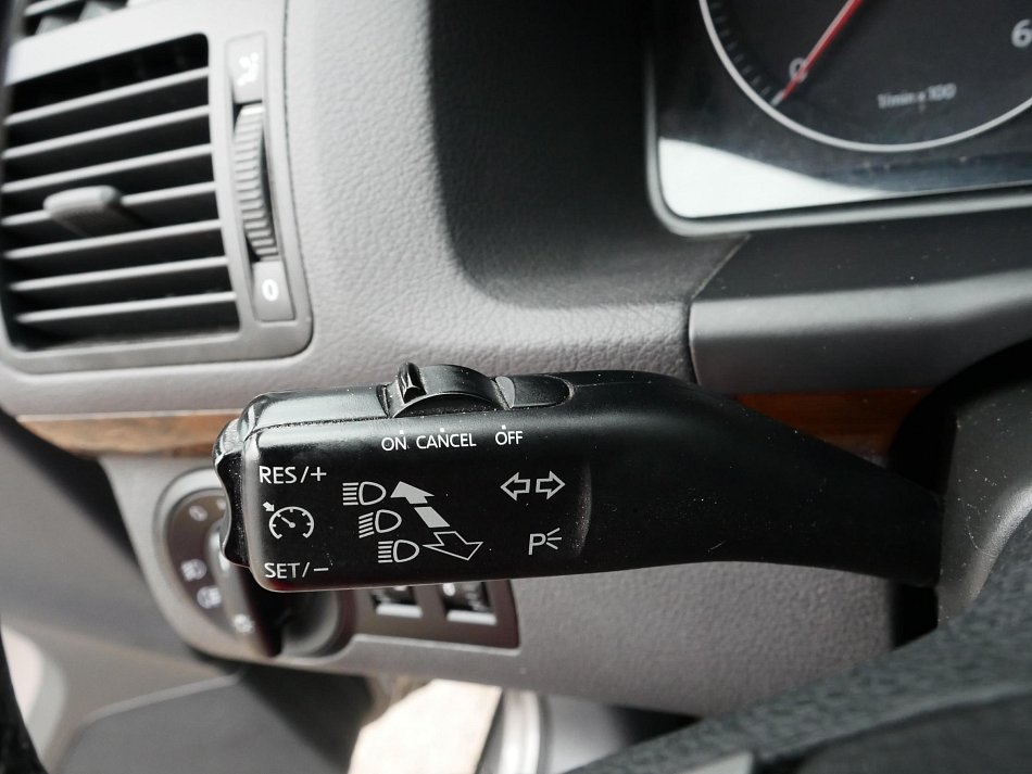 Volkswagen Touran 1.9 TDi CROSS 7míst