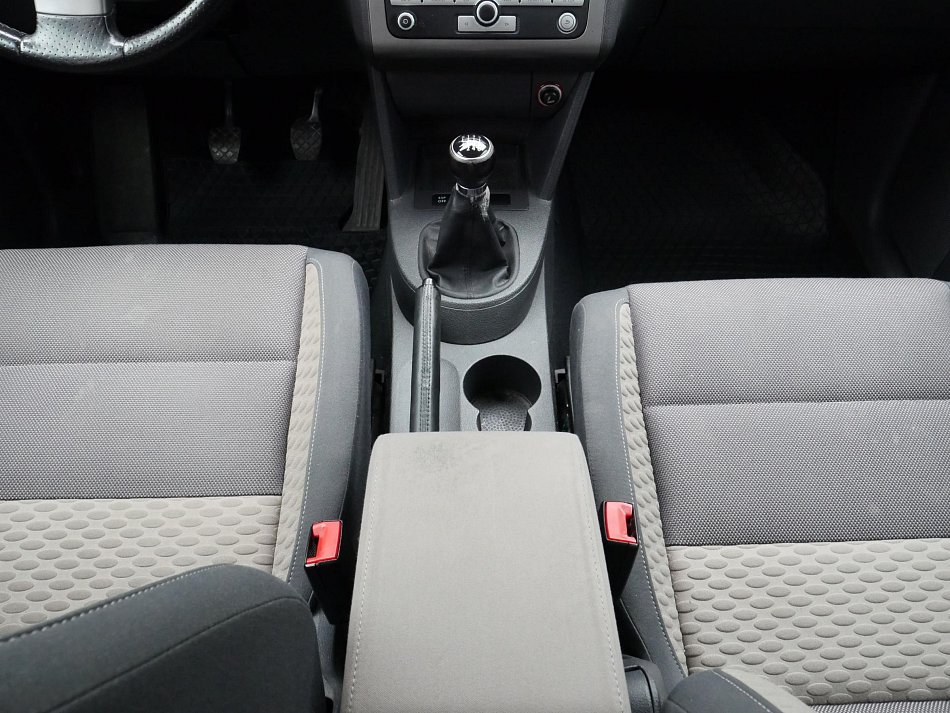 Volkswagen Touran 1.9 TDi CROSS 7míst