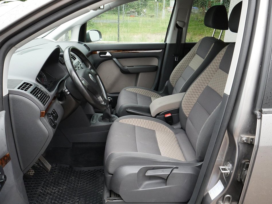 Volkswagen Touran 1.9 TDi CROSS 7míst