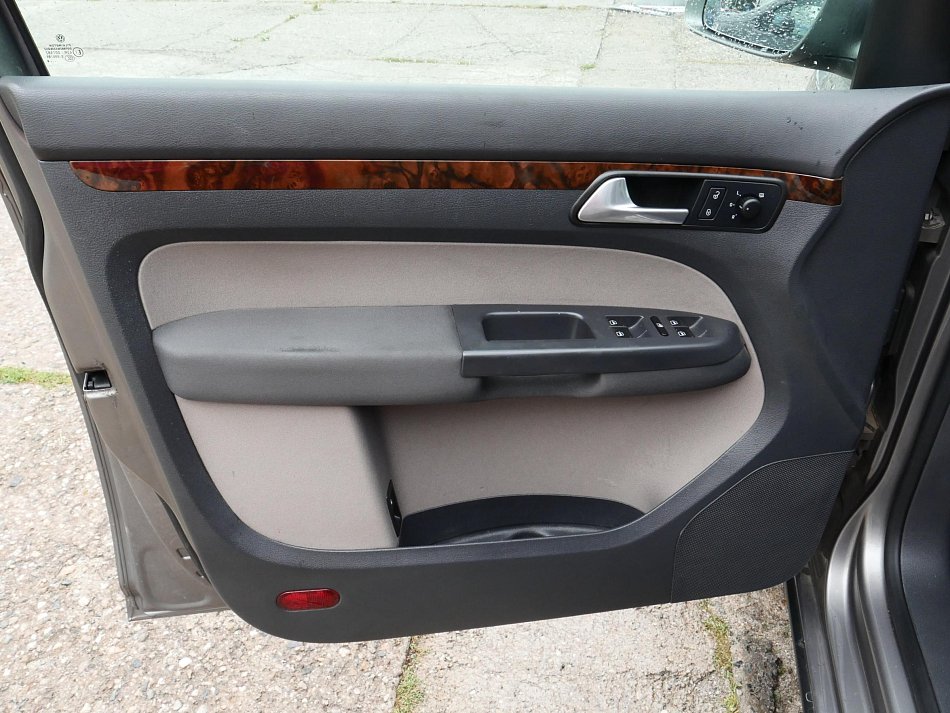 Volkswagen Touran 1.9 TDi CROSS 7míst