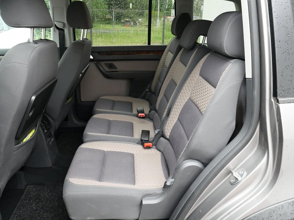Volkswagen Touran 1.9 TDi CROSS 7míst