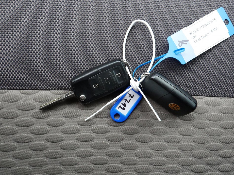 Volkswagen Touran 1.9 TDi CROSS 7míst