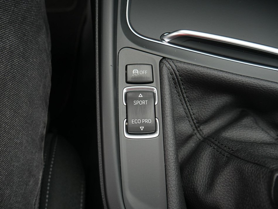 BMW Řada 3 2.0 i Sport Line 320i xDrive