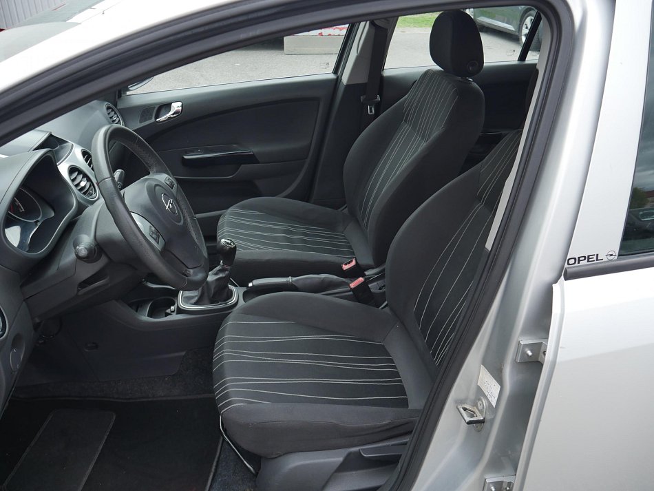Opel Corsa 1.2i 