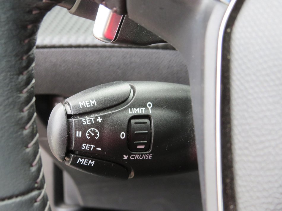 Peugeot 2008 1.2 PT Allure