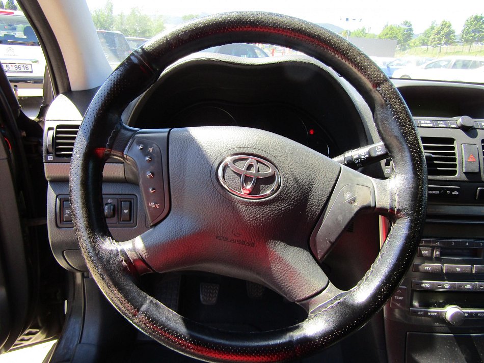 Toyota Avensis 1.8i 